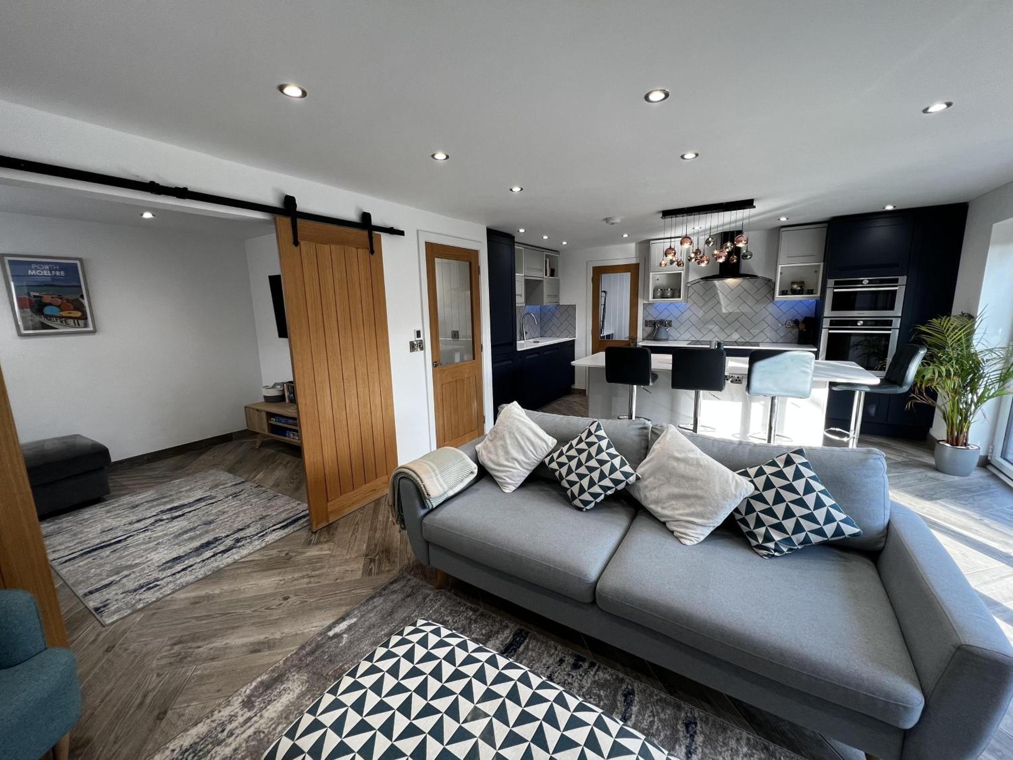 Stylish Modern Home With Parking Enclosed Garden 홀리헤드 외부 사진