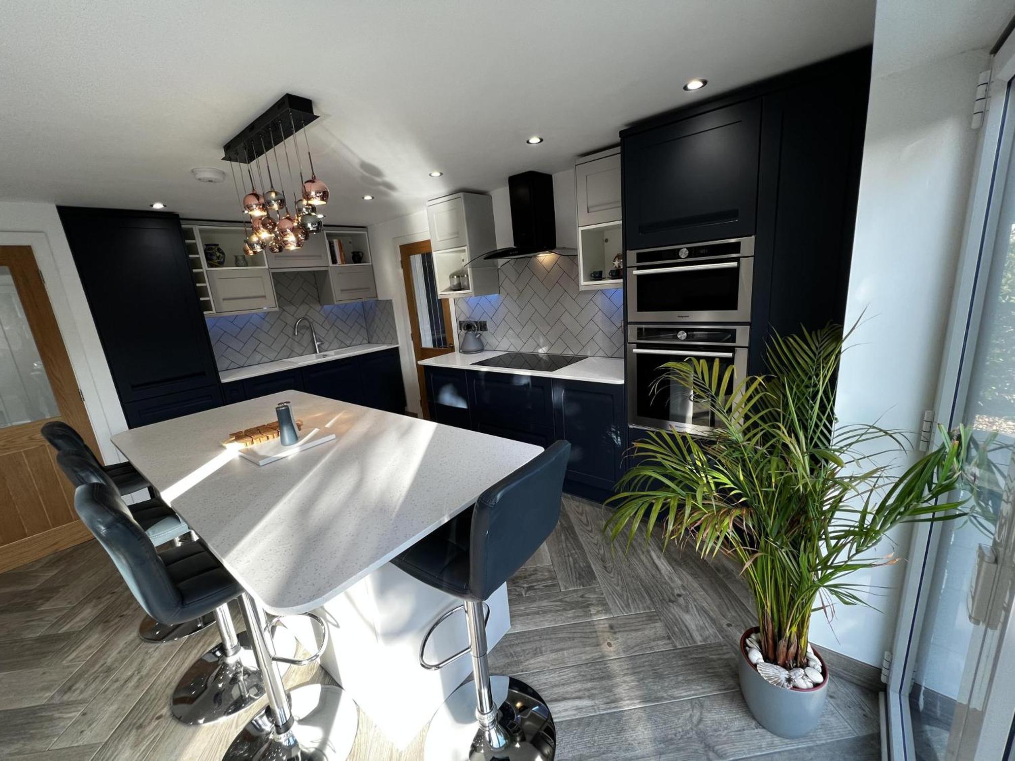 Stylish Modern Home With Parking Enclosed Garden 홀리헤드 외부 사진